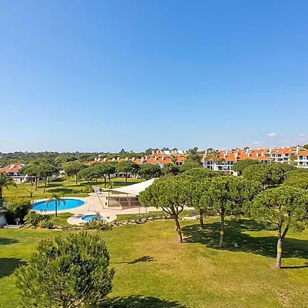 Sleeps 4 With Pool And Air Con