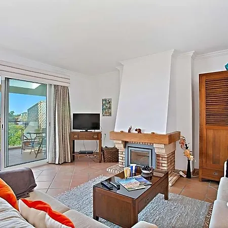 Lejlighed Sleeps 4 With Pool And Air Con