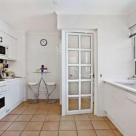 Sleeps 4 With Pool And Air Con *