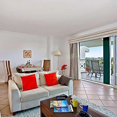 Sleeps 4 With Pool And Air Con